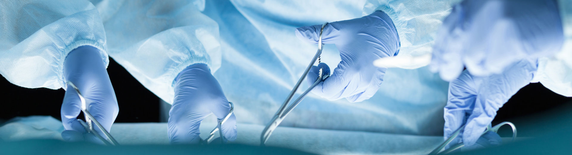 수술하는 이미지